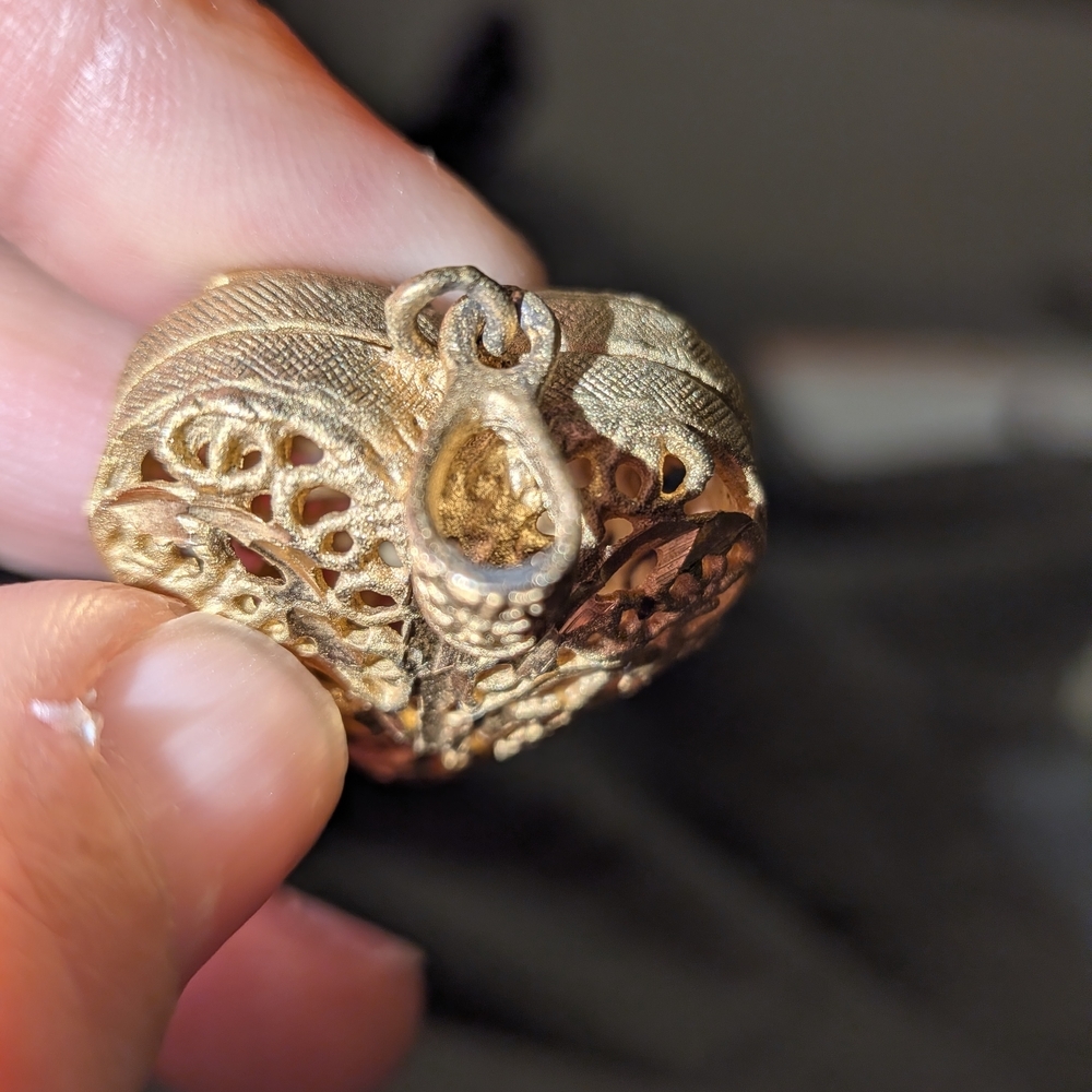 Vintage Gold Filagree Hollow Heart Pendant Necklace - Picture 2 of 2